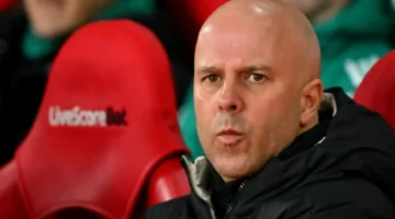 أرني سلوت يرد على روني.. مدرب ليفربول يكشف سر التشابه مع يورجن كلوب